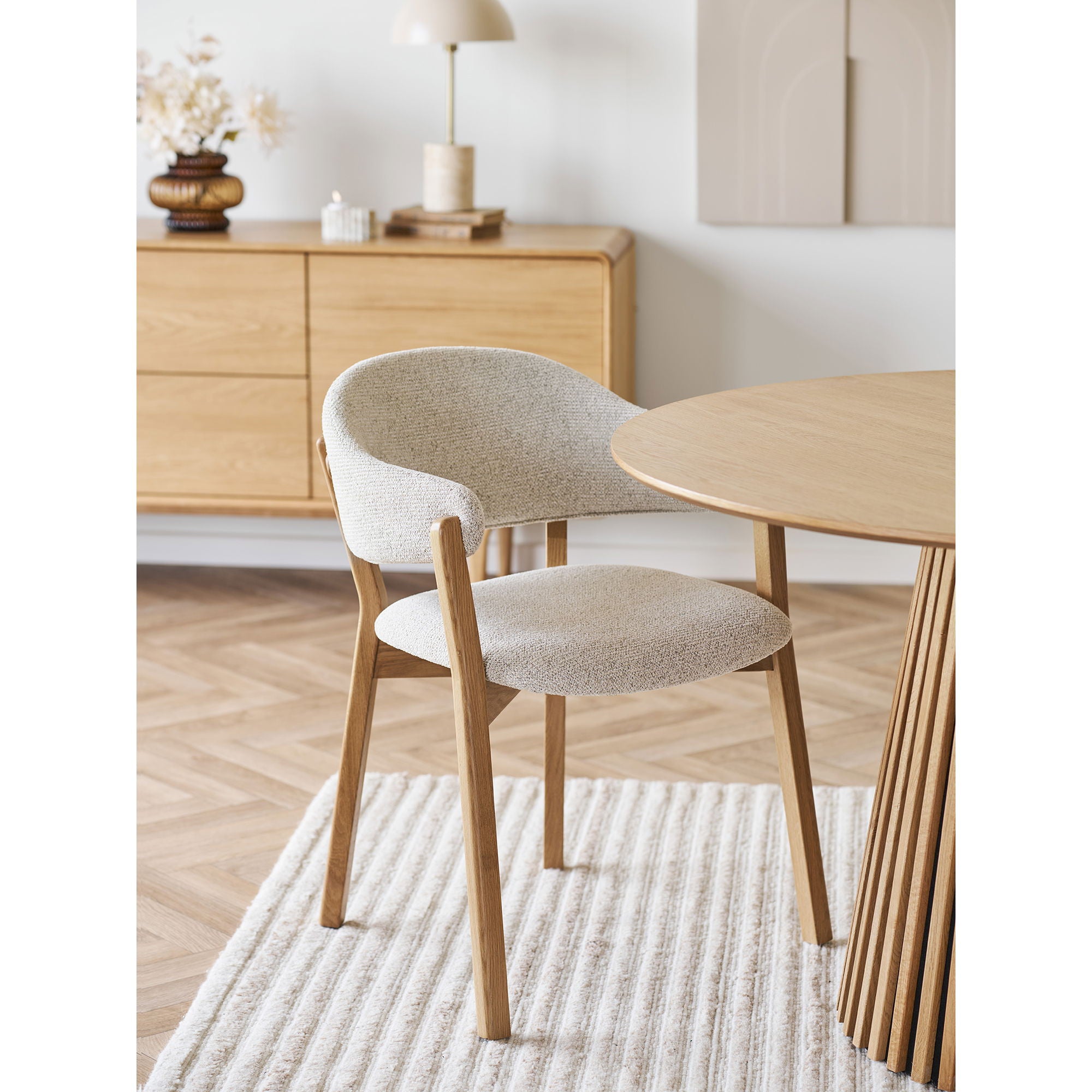 Dunkirk Spisebordsstol - Spisebordsstol, armlæn, egetræ med stof sæde, beige HN1318