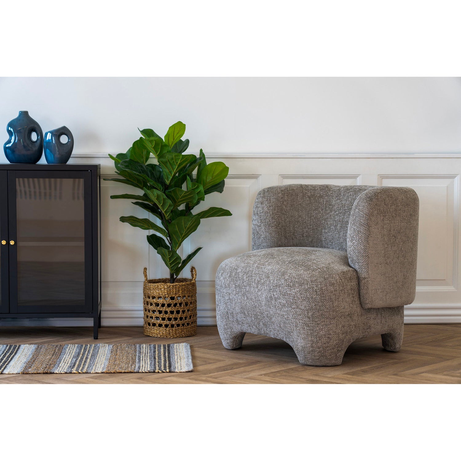 beige stof med sorte ben