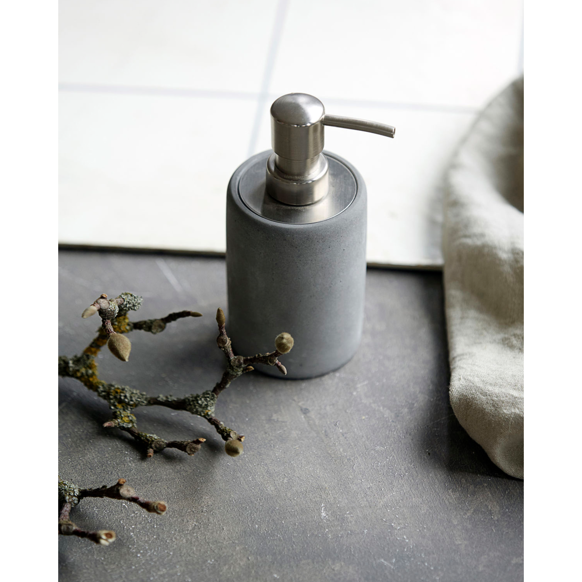 Sæbedispenser, HDCement, Grå