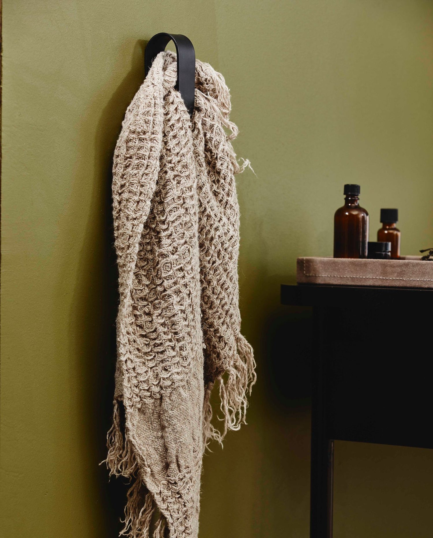 SOTRA håndklædeholder i rustfrit stål - H10,5 cm - sort