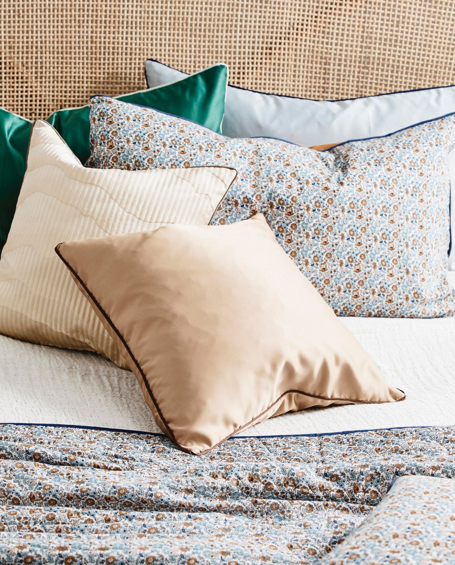 AIN pudebetræk i satin - 50x50 - lys brun