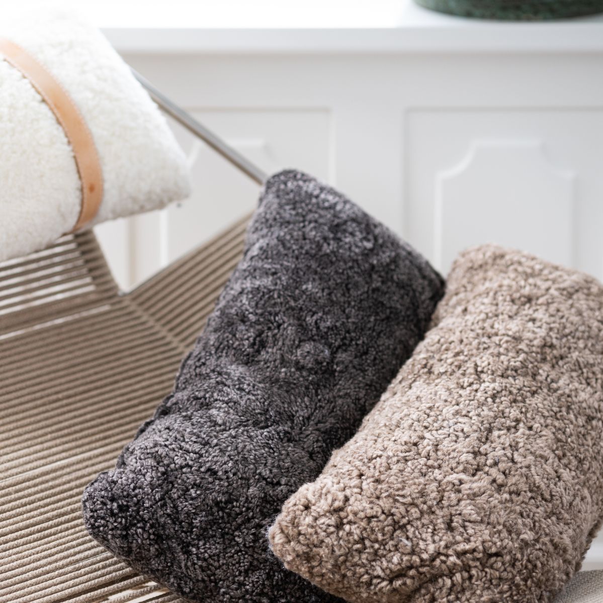 Lammeskindspude | Korthåret | New Zealand | Dobbeltsidet | 30x60 cm