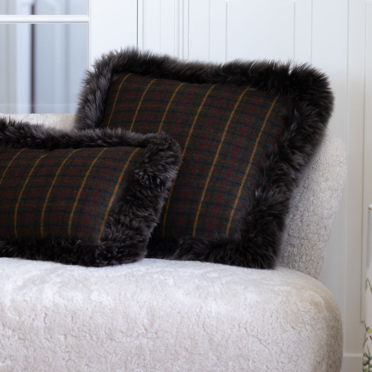 Checked Collection | Uldpude | Langhåret | Dobbeltsidet | 52x52 cm