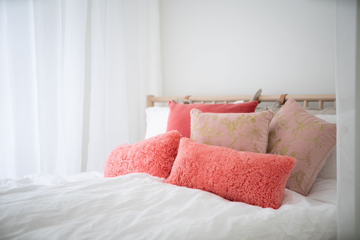 Lammeskindspude | Korthåret | New Zealand | Dobbeltsidet | 30x60 cm