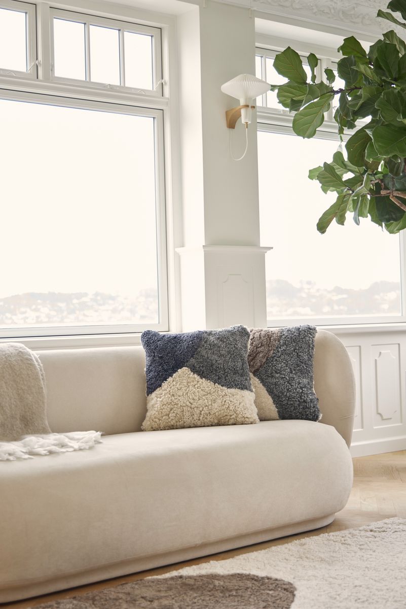 Trefarvet lammeskindspude | Korthåret | New Zealand | Dobbeltsidet | 46x46 cm