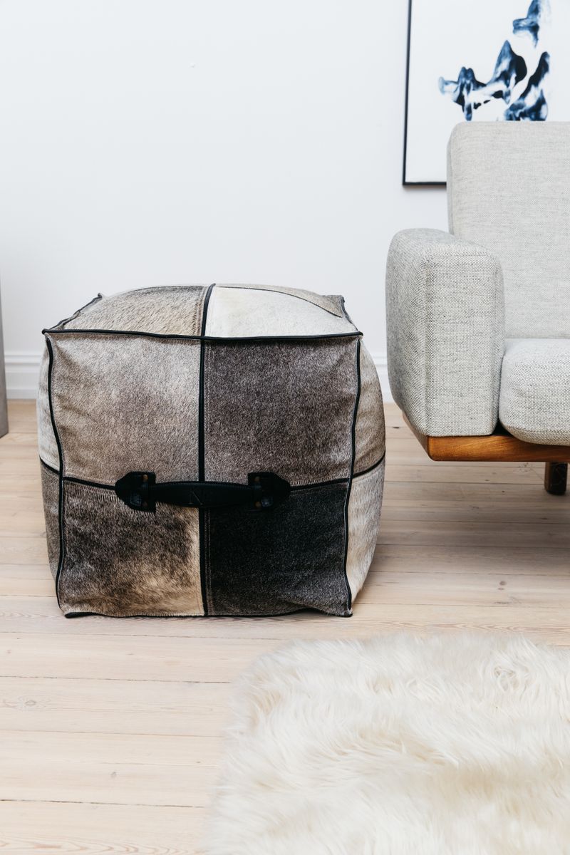 Puf med håndtag | Koskind | 45x82x38 cm