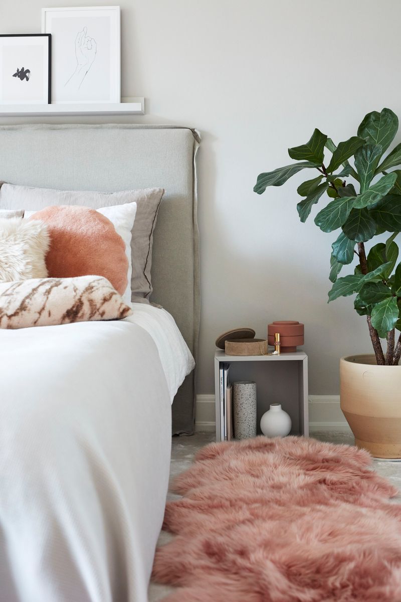 Lammeskindspude | Velvet | Moccasin | Dobbeltsidet | Ø45 cm & Ø62 cm