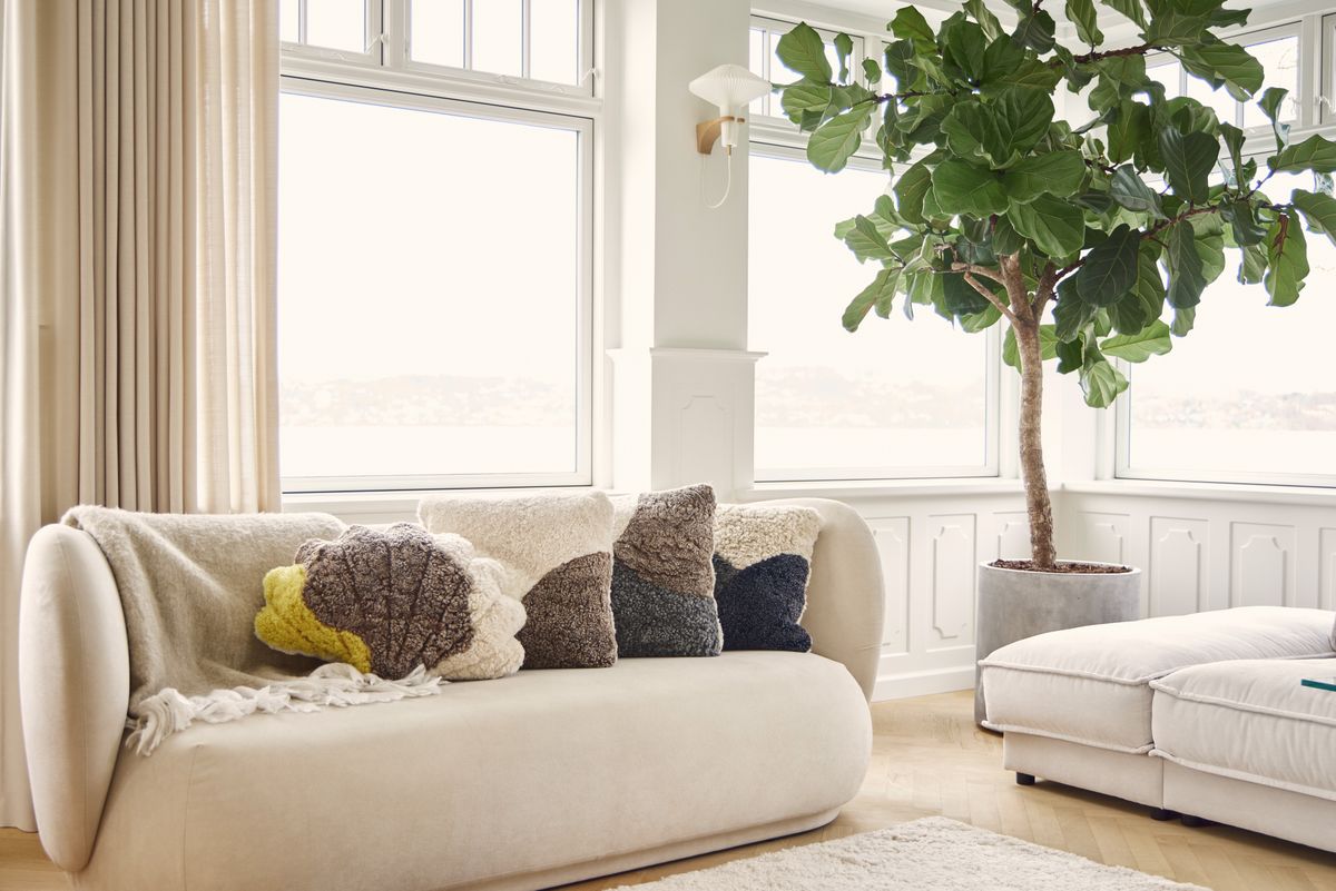 Trefarvet lammeskindspude | Korthåret | New Zealand | Dobbeltsidet | 46x46 cm