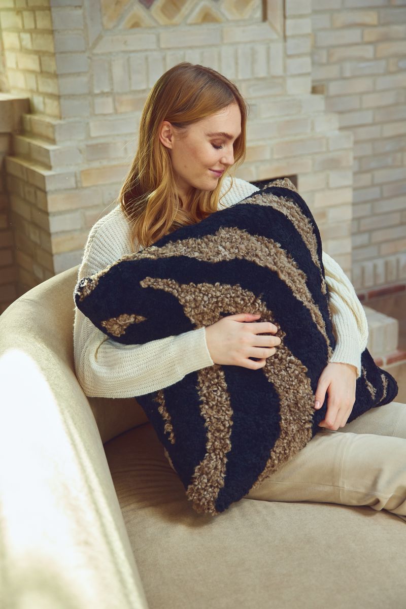 Zebra Lammeskindspude | Korthåret | New Zealand | Dobbeltsidet | 60x60 cm