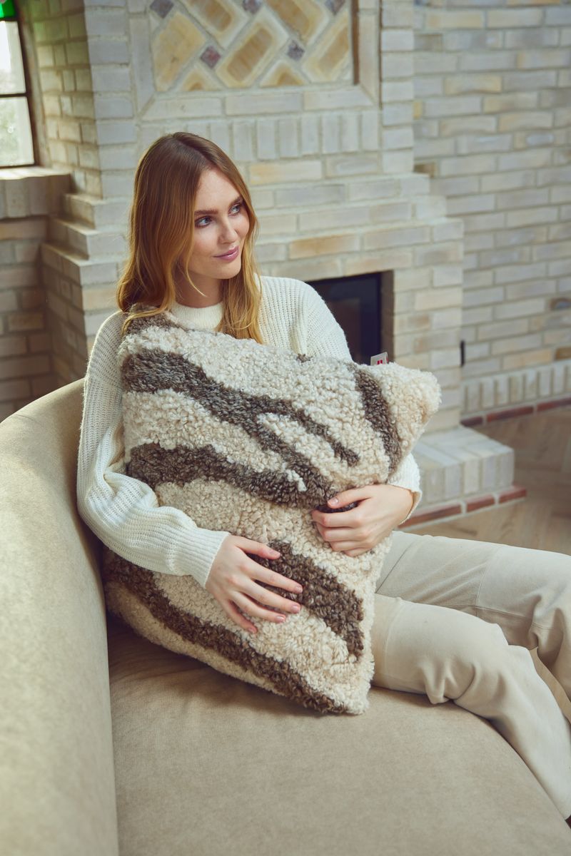 Zebra Lammeskindspude | Korthåret | New Zealand | Dobbeltsidet | 60x60 cm