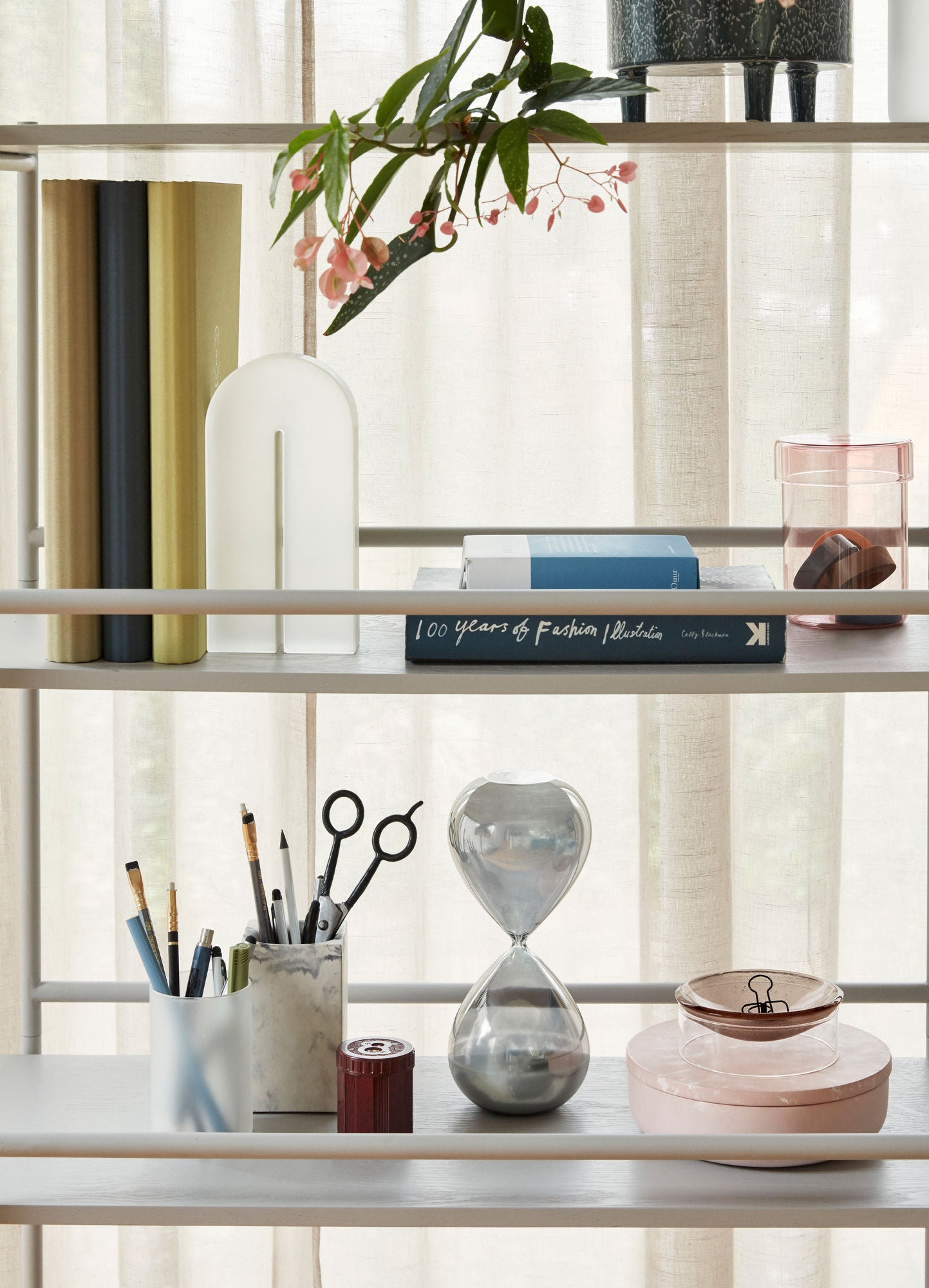 Kumo Reol Lysegrå - 149x39xh145cm