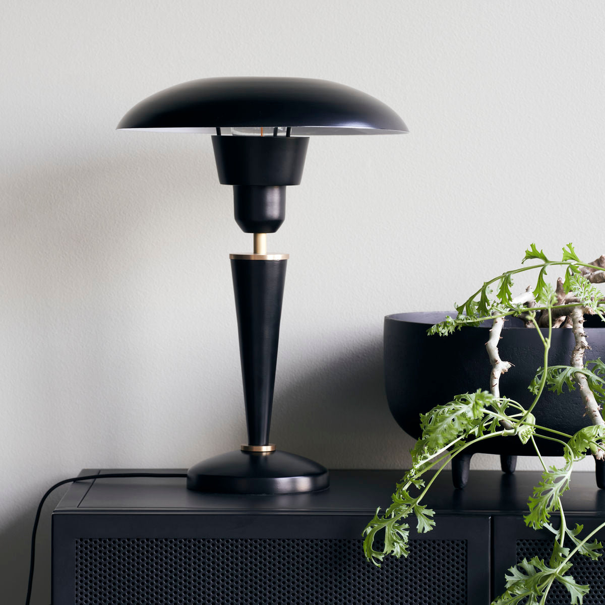 House Doctor - Bordlampe, Opal, Sort - h: 34 cm, dia: 28 cm