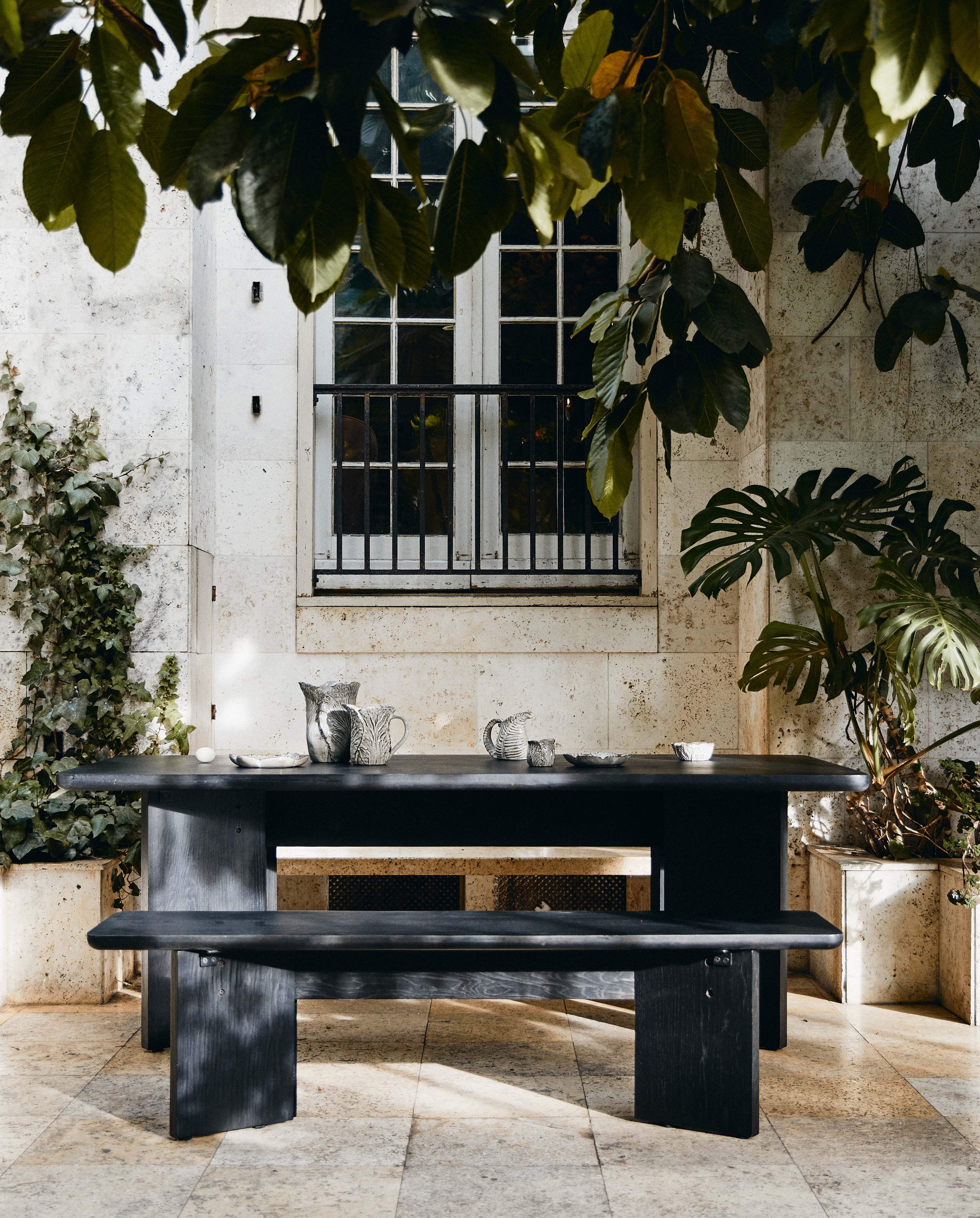 TISZA spisebord i egetræsfiner - sort