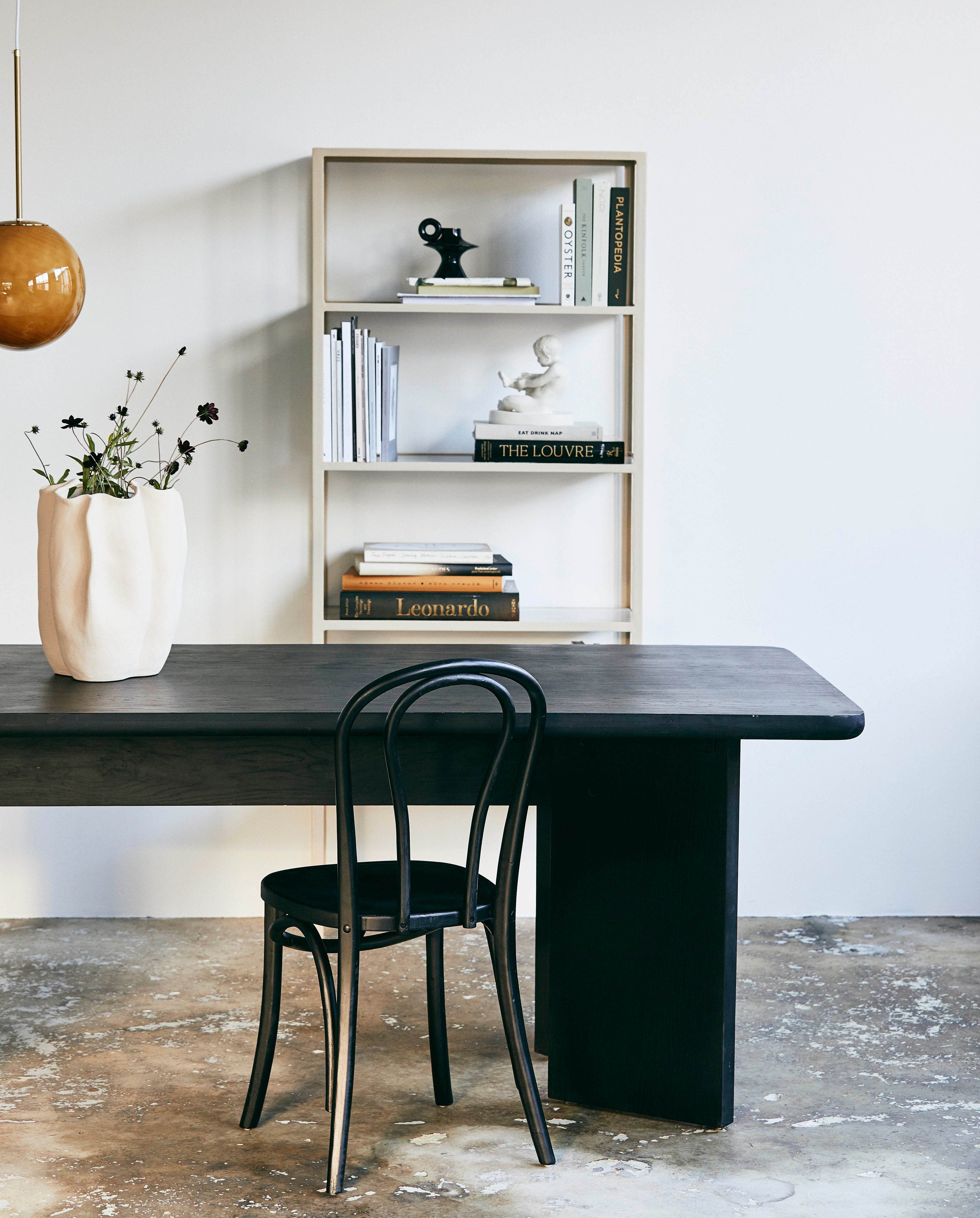 TISZA spisebord i egetræsfiner - sort