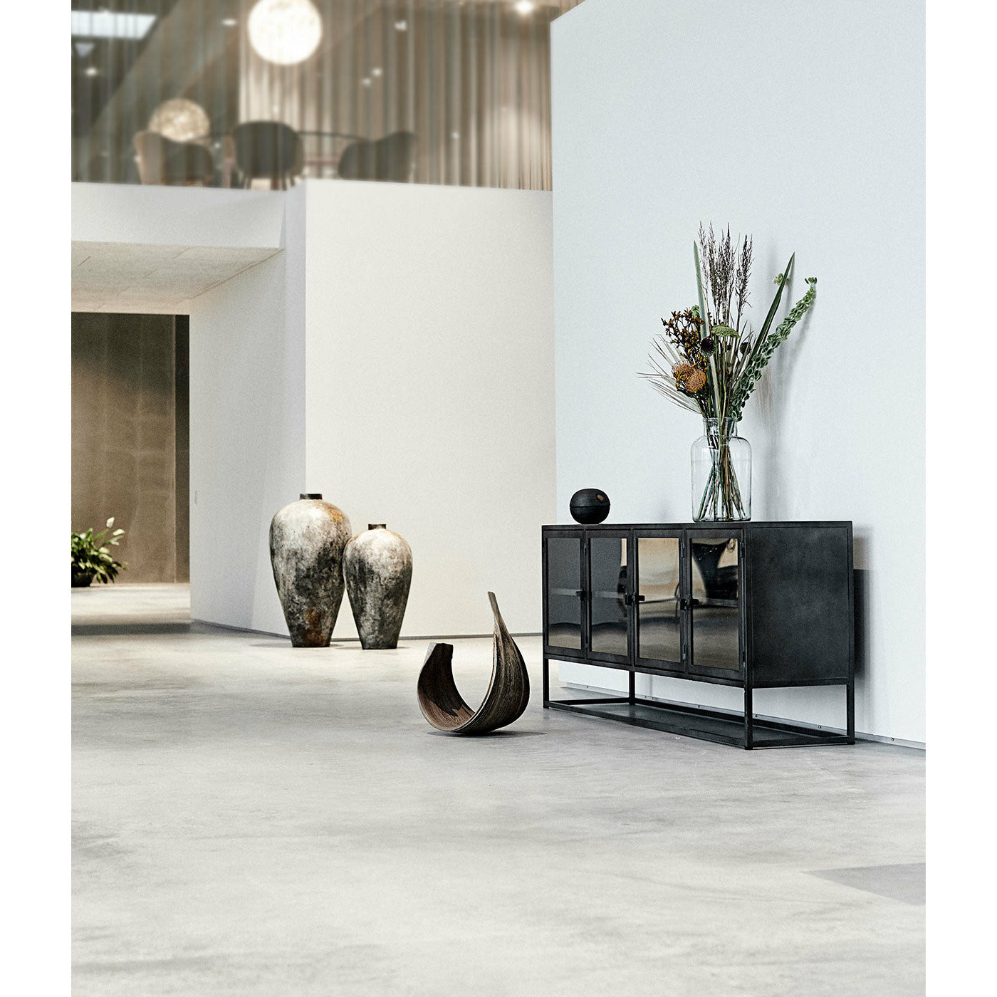 MUUBS - Skænk 4 døre Boston - Sort Jern - L180xD40xH73,5 cm - Muubs - DesignGaragen.dk