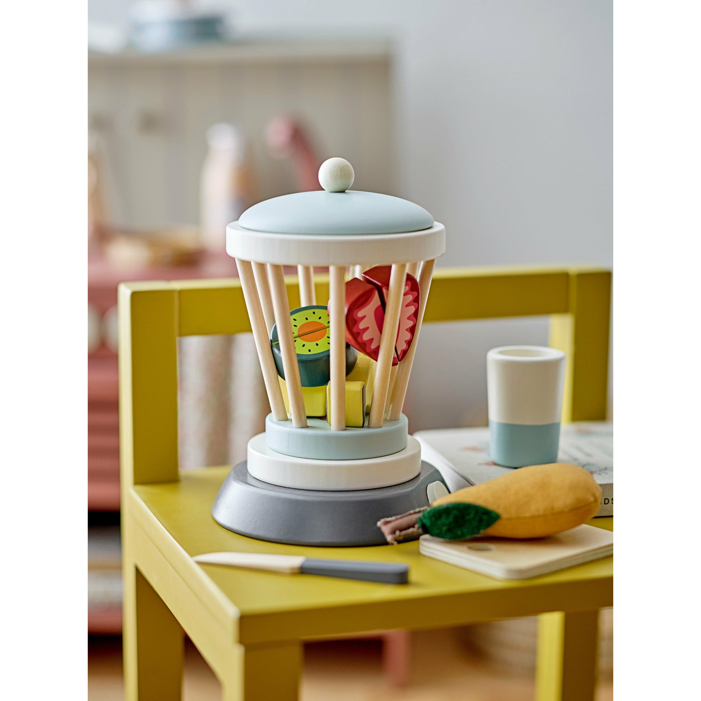 BLOOMINGVILLE MINI Rese Stol, Gul, MDF - L32xH42xW28 cm - DesignGaragen.dk.