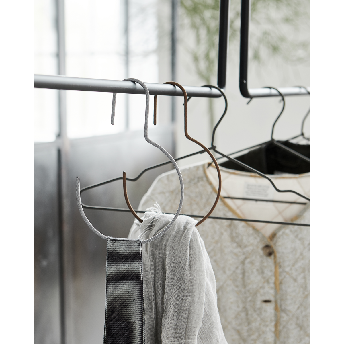 House Doctor - Rund bøjle, HDWire, Lysegrå