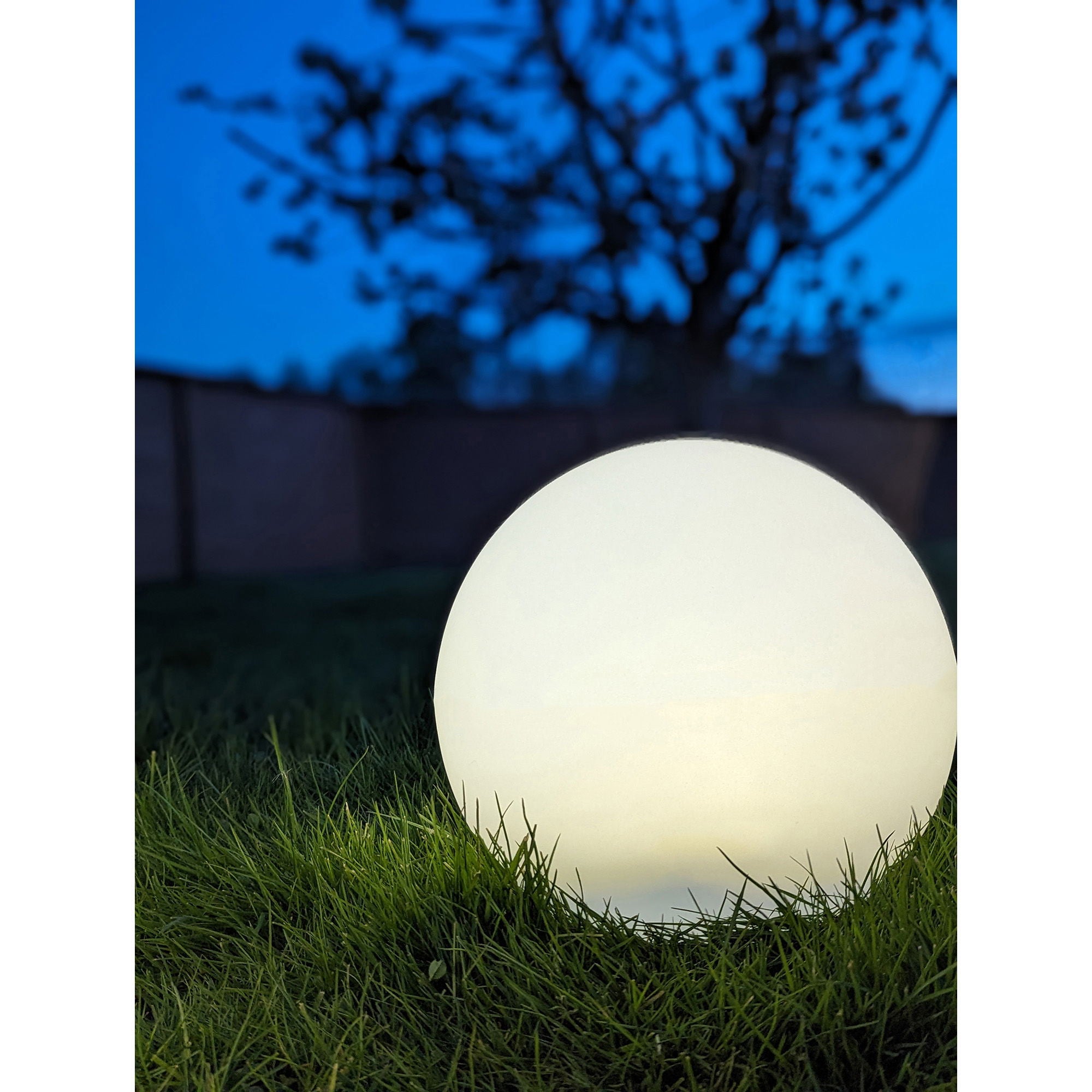 Lampe, hvid, integreret solcelle ø25 cm