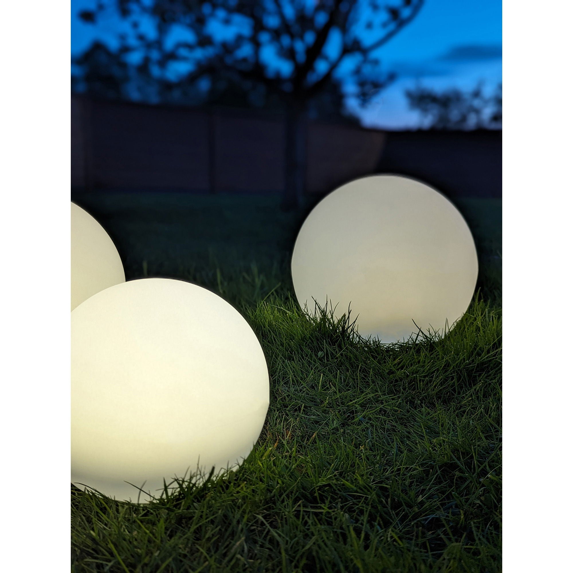 Lampe, hvid, integreret solcelle ø25 cm