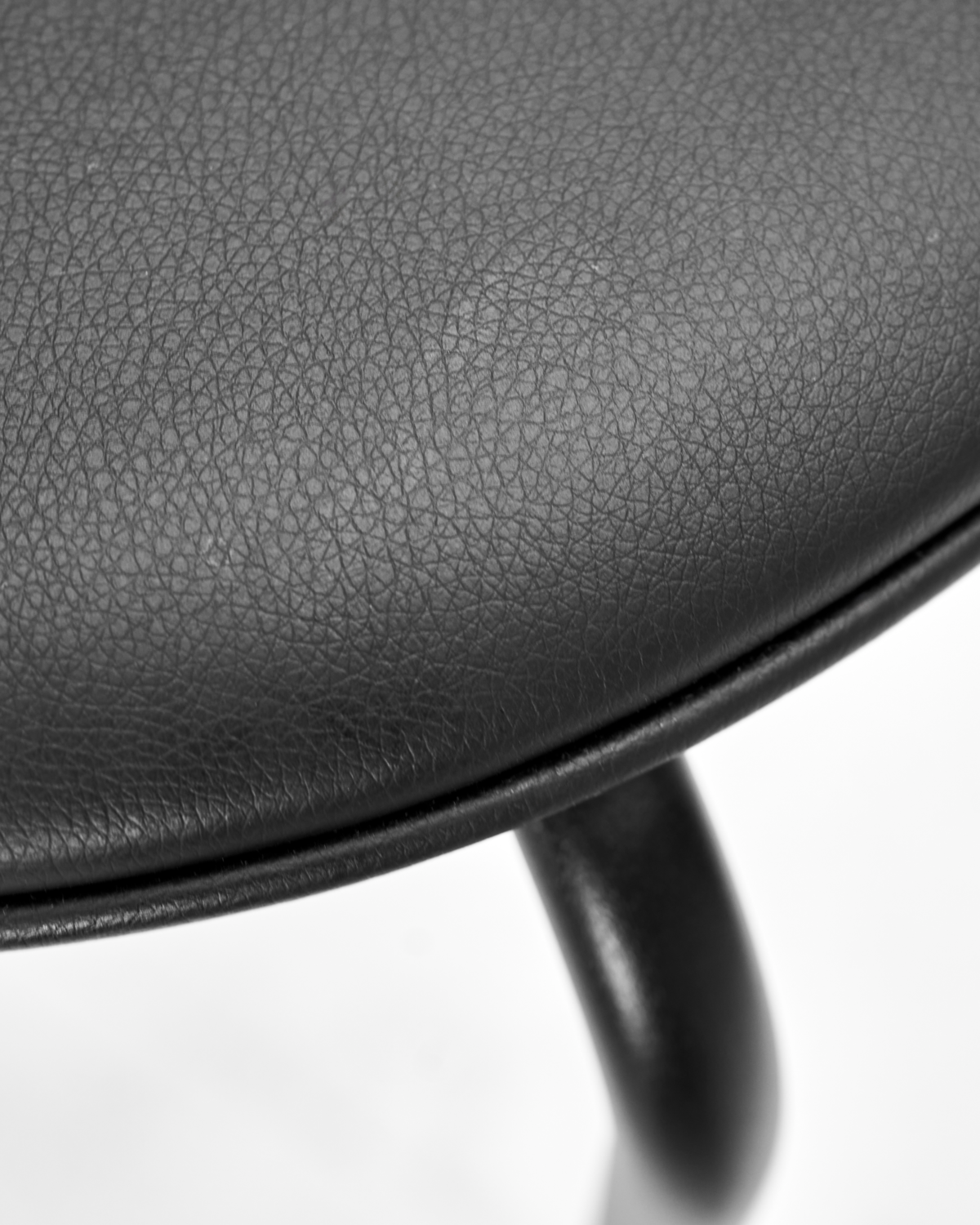 Skammel, HDPova, Sort