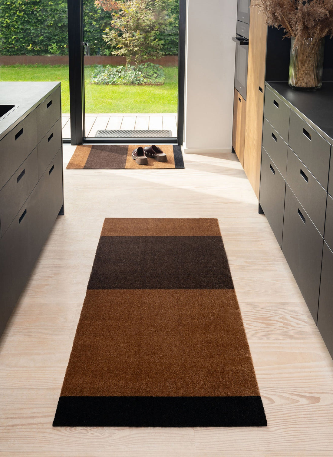 NYHED - STRIPES HORISONTAL - Cognac/Dark Brown/Black - Tica Copenhagen - DesignGaragen.dk