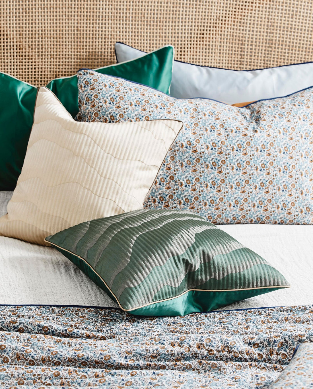 AVIOR pudebetræk i satin - 45x45 - mørkegrøn