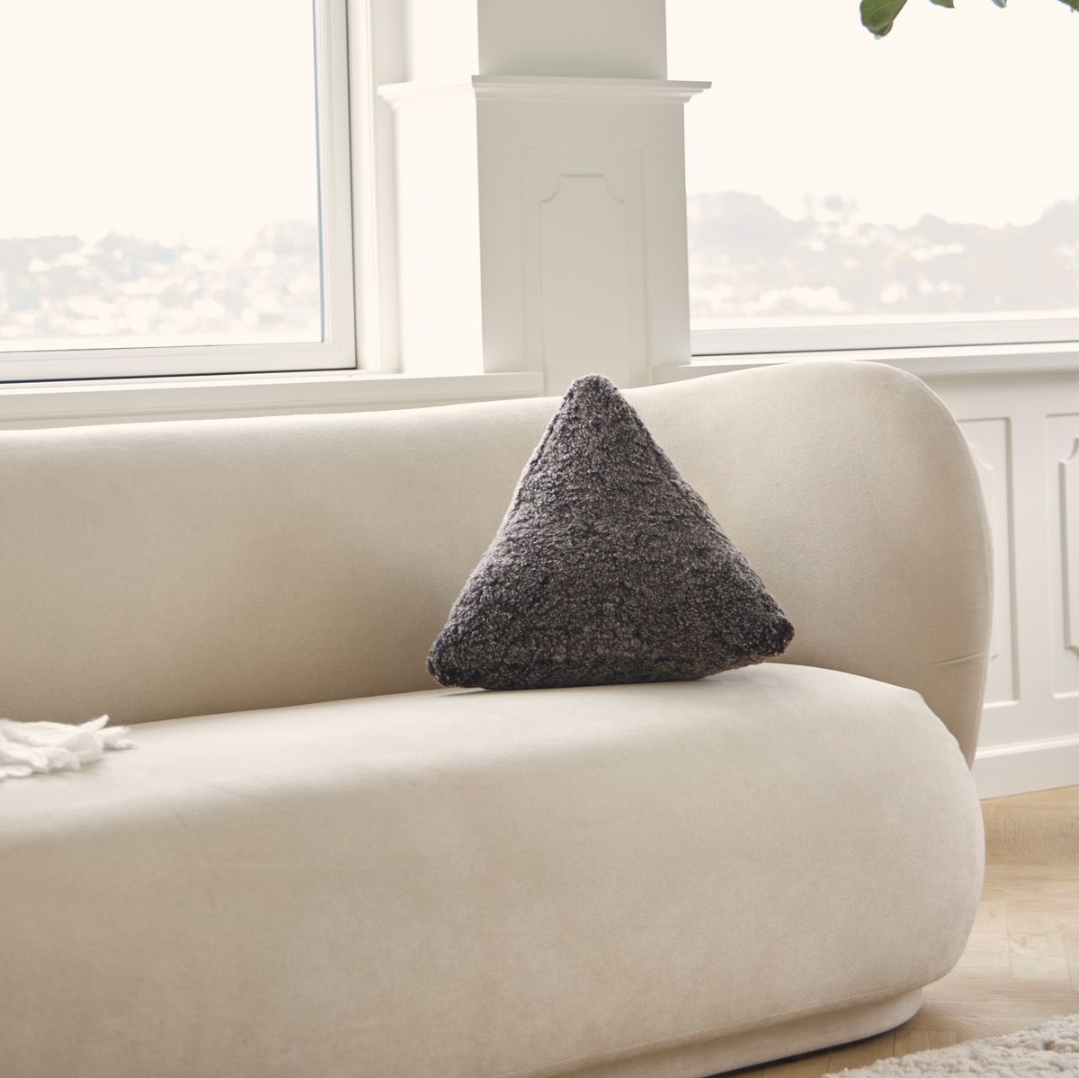 Hematite pude | Korthåret | New Zealand | 35x35x35 cm