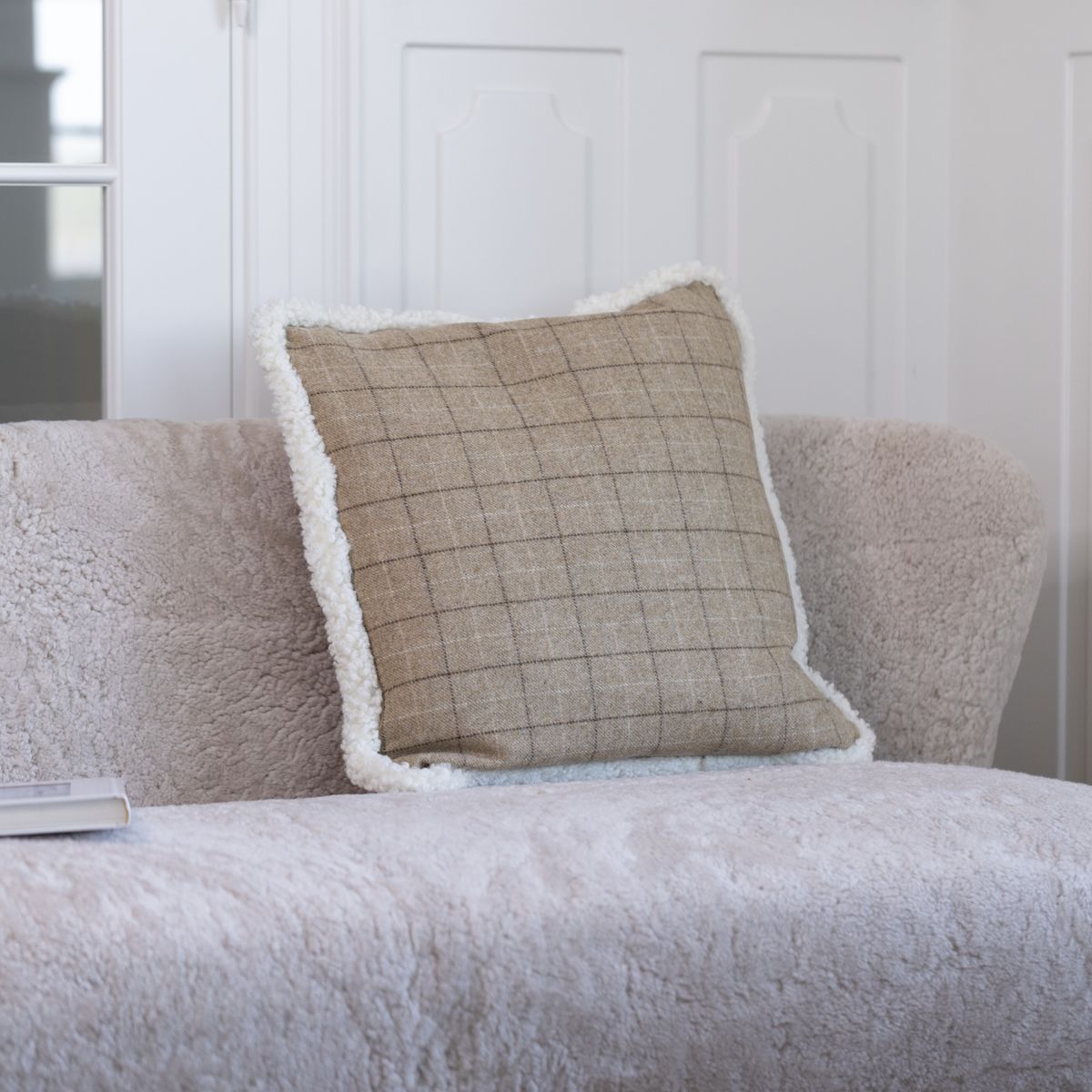 Checked Collection | Uldpude | Korthåret | 52x52 cm