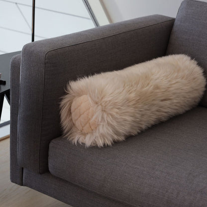 Bolsterpude | Langhåret, moccasin | New Zealand | D20xL52 cm