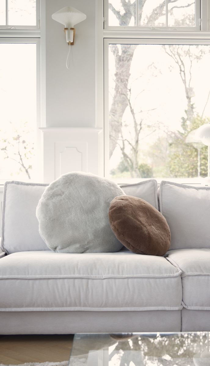 Lammeskindspude | Velvet | Moccasin | Dobbeltsidet | Ø45 cm &amp; Ø62 cm