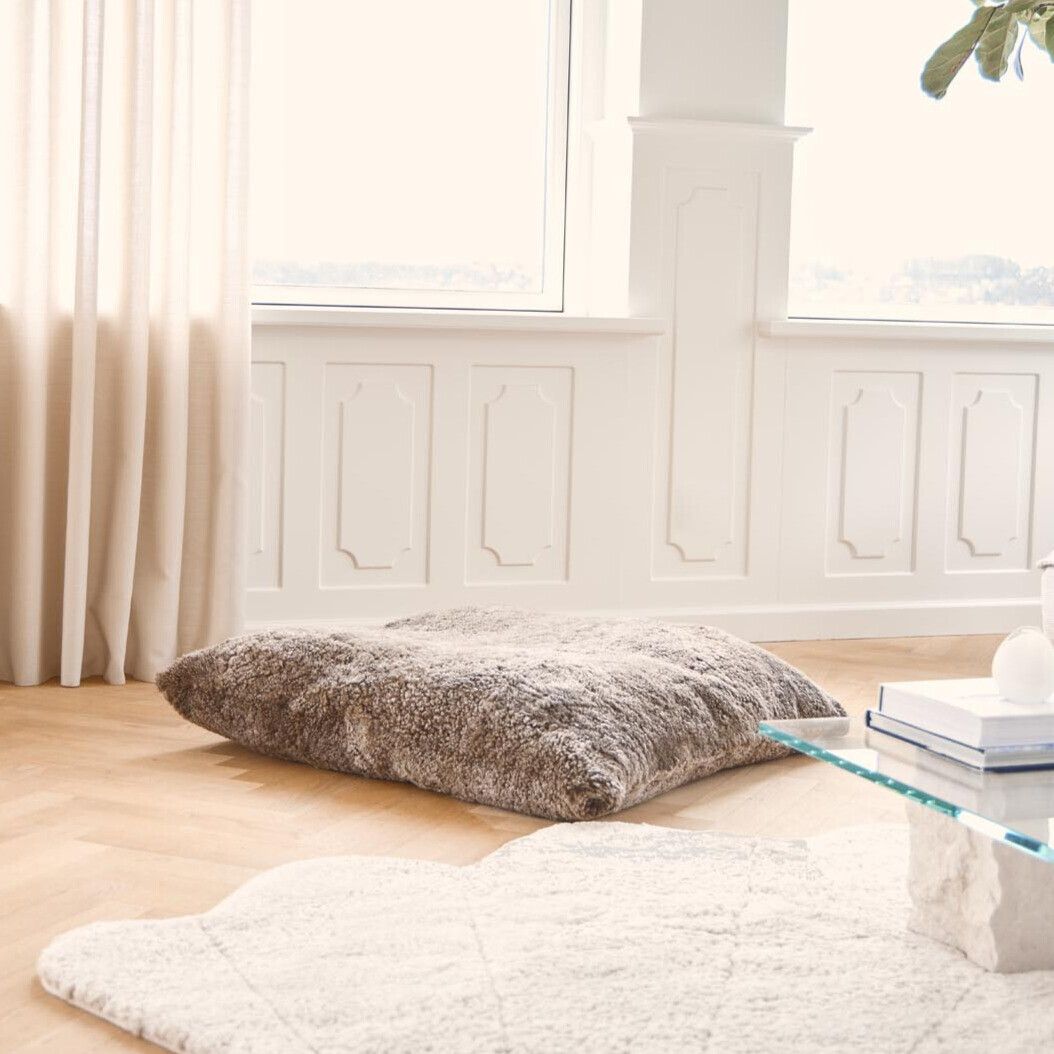 Maxi Float Pude | Korthåret | New Zealand | Dobbeltsidet | 90x90 cm