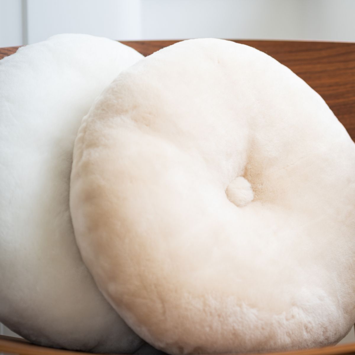 Lammeskindspude | Moccasin | Dobbeltsidet | Ø45 cm