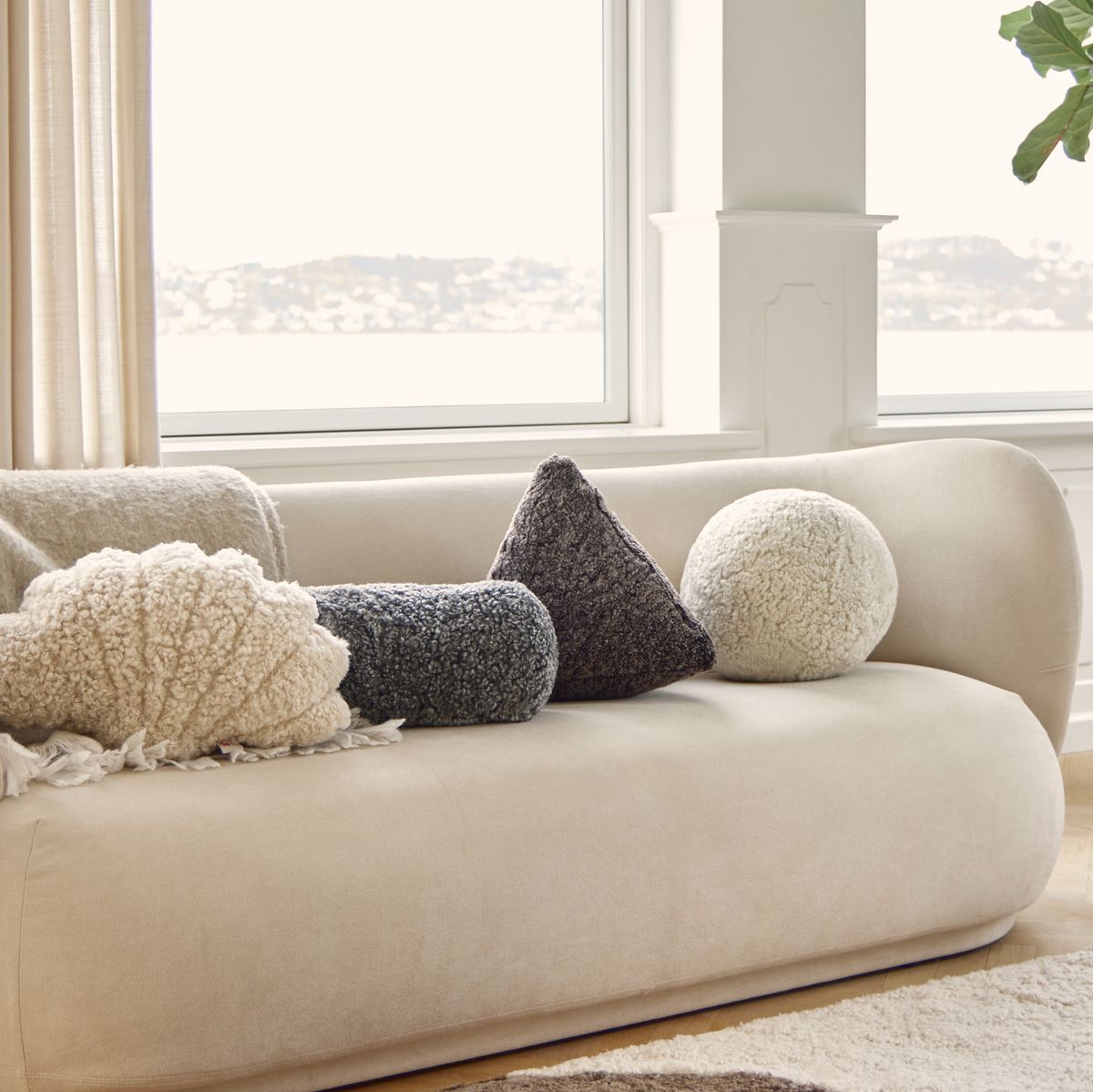 Hematite pude | Korthåret | New Zealand | 35x35x35 cm