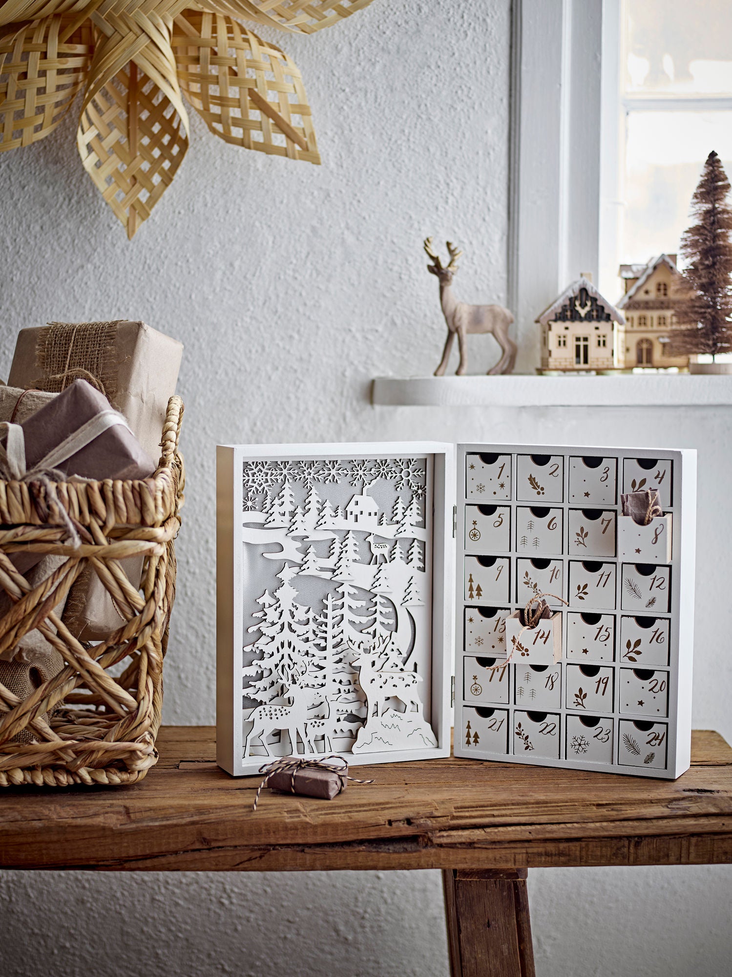 Bloomingville Elimar Kalender m/lys, Hvid, Krydsfiner