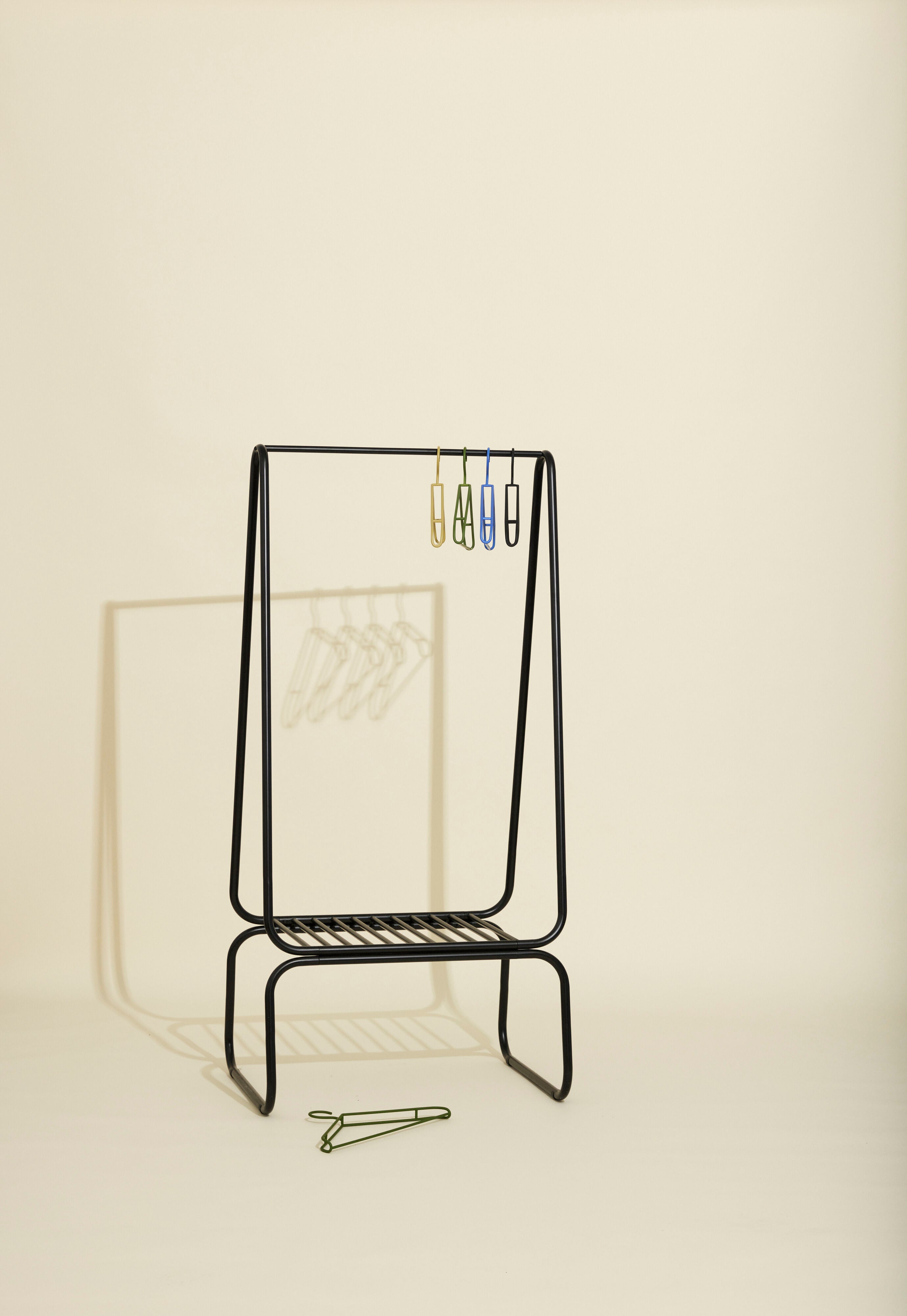 Apply Tøjstativ Small Sort - 60x72xh157cm