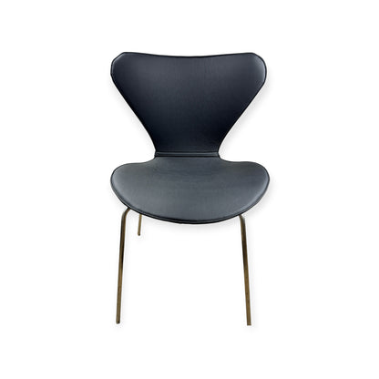 Helbetræk til Arne Jacobsen 3107 stol i sort læder