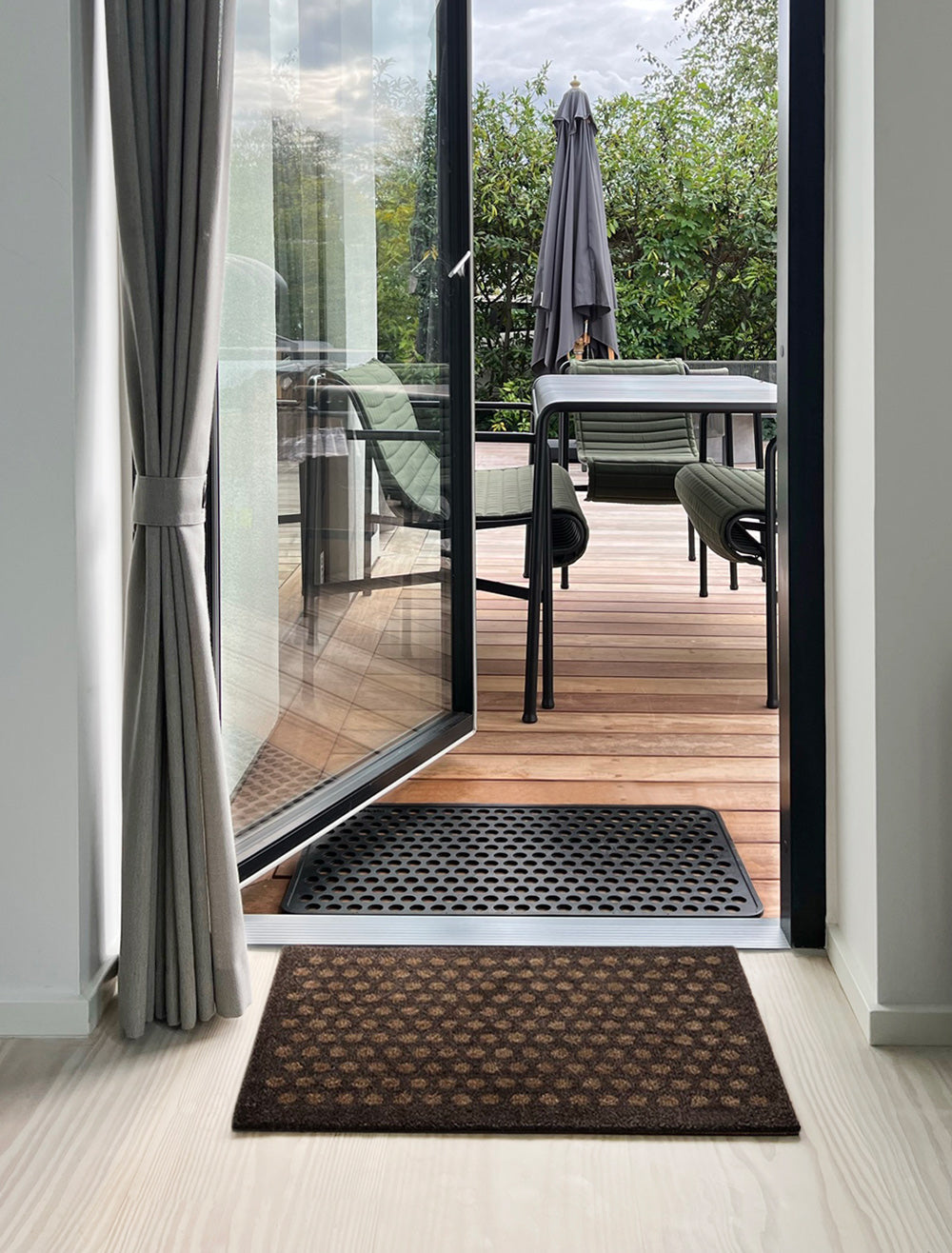 NYHED - GULVMÅTTE 40 x 60 cm - DOT/COGNAC-DARK BROWN - Tica Copenhagen - DesignGaragen.dk