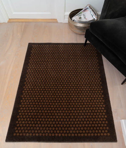 NYHED - TÆPPE/MÅTTE 90 x 130 CM - DOT/COGNAC-DARK BROWN