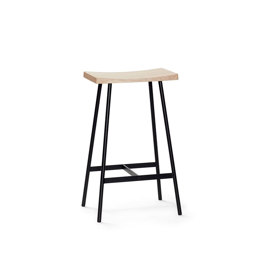 Andersen Furniture HC2 BARSTOL - EG SÆDE - SORT PULVERLAKERET STEL - H65 - DesignGaragen.dk.