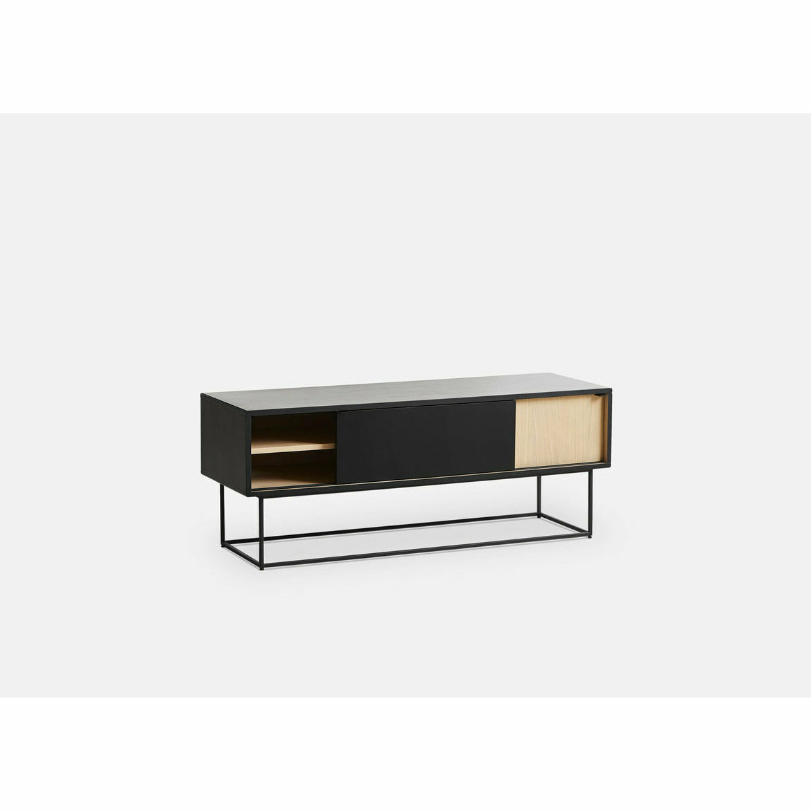 WOUD - Virka sideboard (Low) - Oak/black - WOUD - DesignGaragen.dk