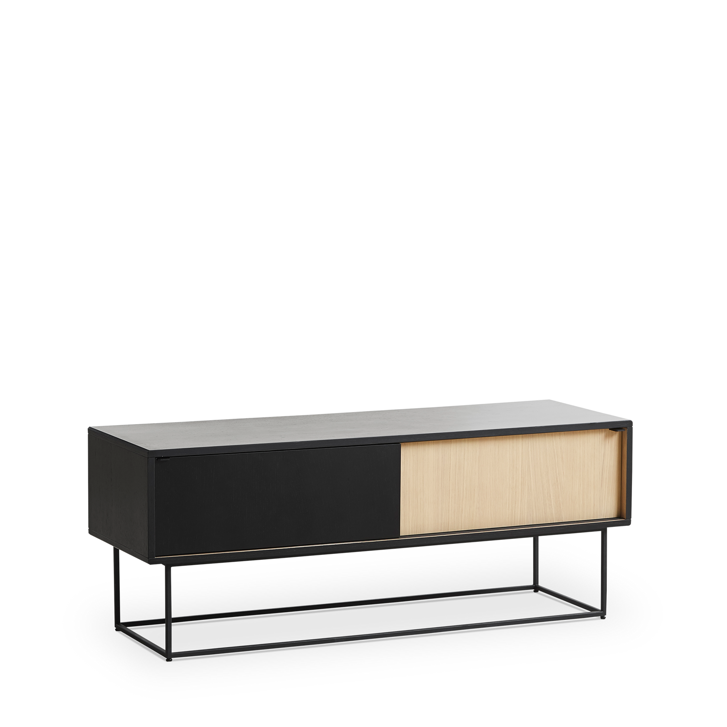 WOUD - Virka sideboard (Low) - Oak/black - WOUD - DesignGaragen.dk