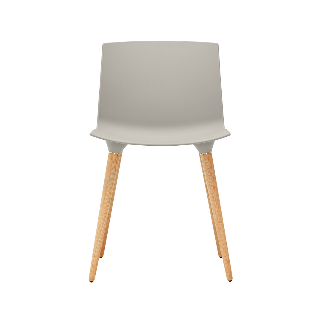 Andersen Furniture TAC - sæde i grå - ben i eg/Klar mat lak - DesignGaragen.dk.