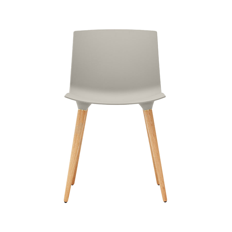 Andersen Furniture TAC - sæde i grå - ben i eg/Klar mat lak - DesignGaragen.dk.