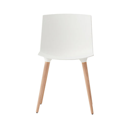 Andersen Furniture TAC - sæde i hvid - ben i eg/hvid pigm. lak - DesignGaragen.dk.
