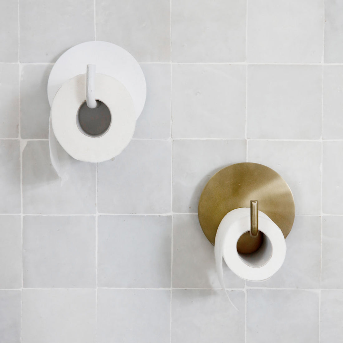 House Doctor - Toiletpapirholder, Text, Messing - l: 12.5 cm, dia: 13 cm