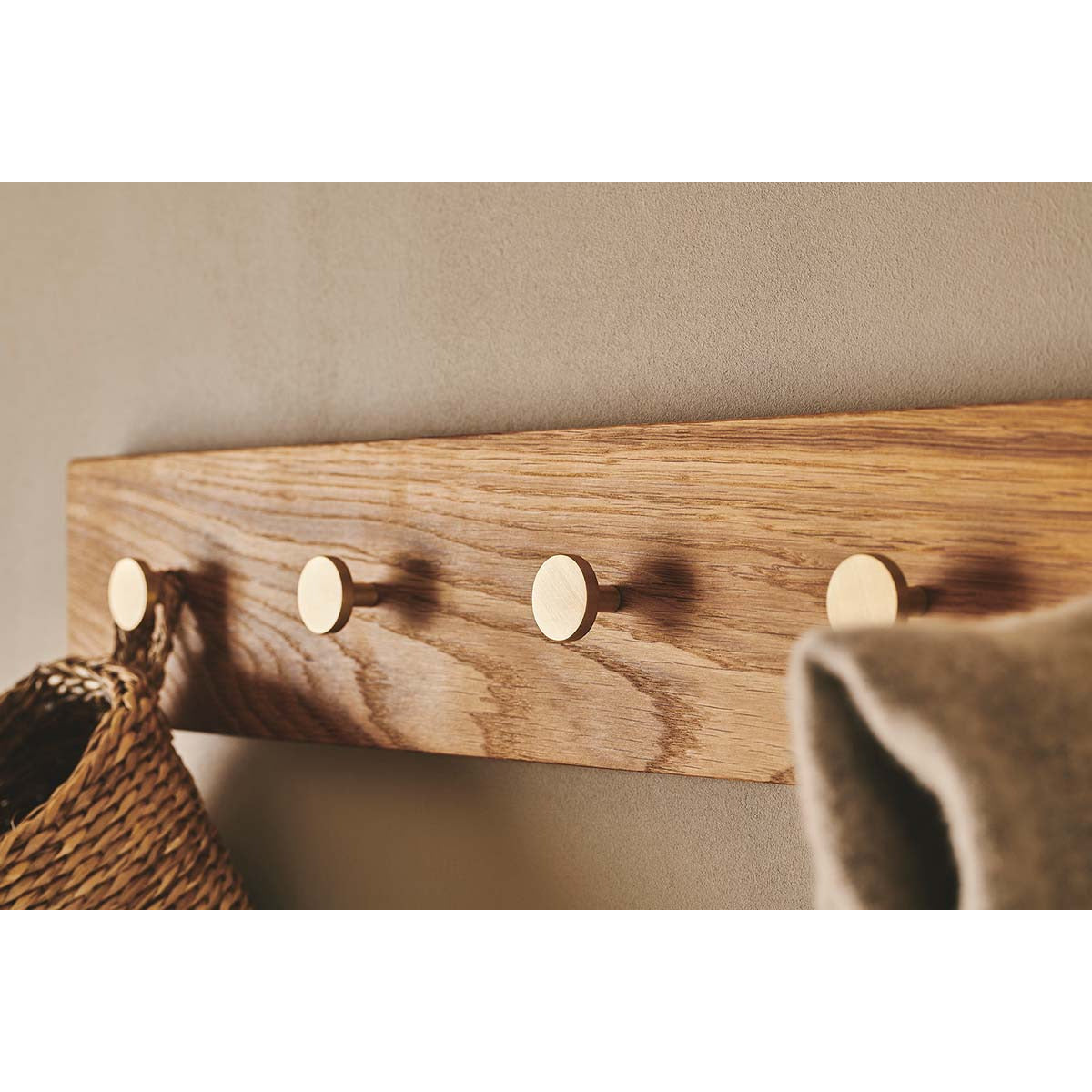 OAK Knagerække Egetræ Med Messing Knager - 100 cm - MOUD HOME - DesignGaragen.dk