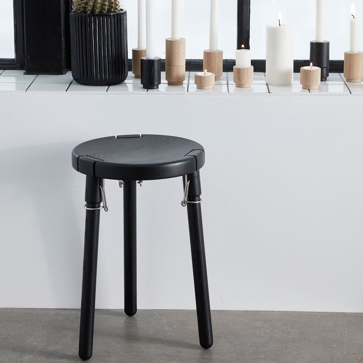 Andersen Furniture U1 stool Ø30x46,5 cm - black - DesignGaragen.dk.