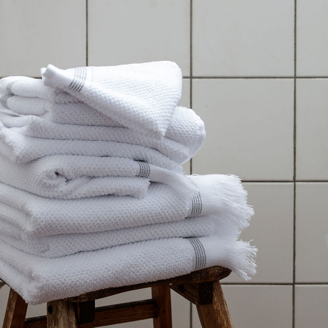 Meraki Håndklæde, 50x100 cm, Hvid med grå striber