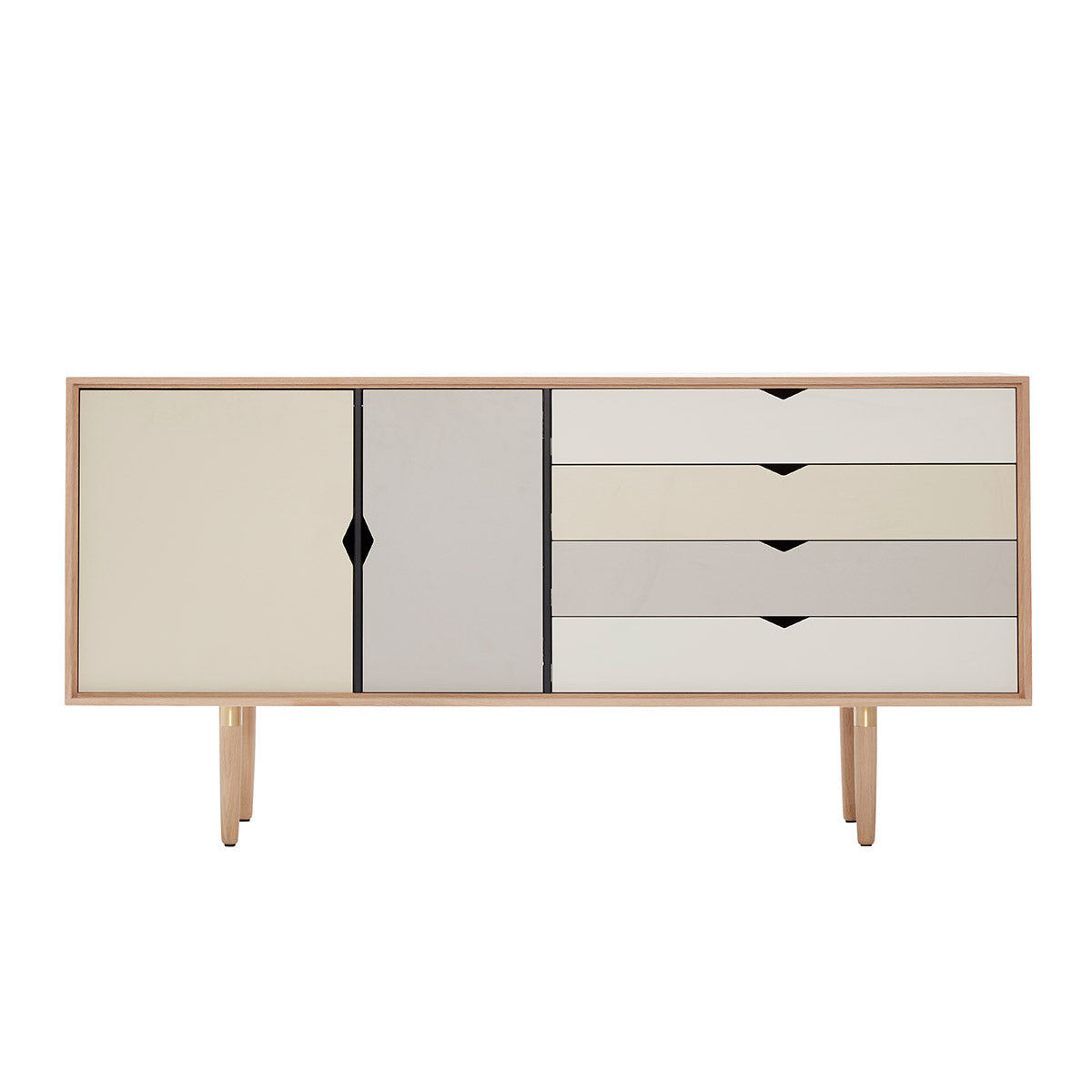 Andersen Furniture S6 sideboard i eg/sæbe med flerfarvede fronter - B163xD43xH80 cm - DesignGaragen.dk.