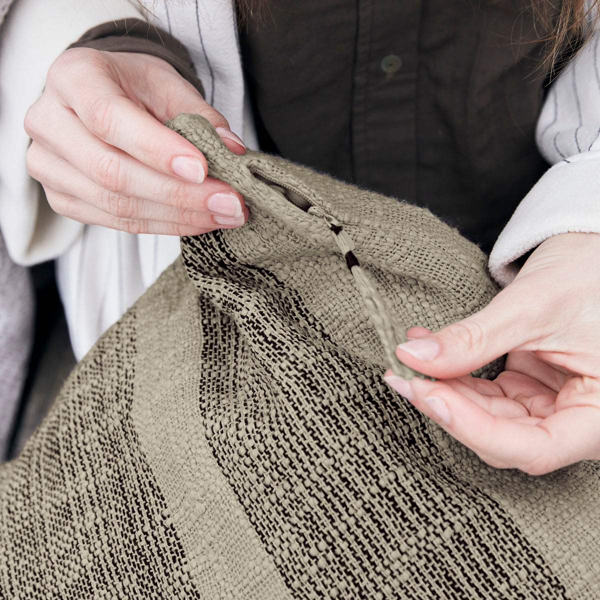 By Nord-Pyntepudebetræk, Ashild, Haze w. coal-l: 60 cm, w: 60 cm